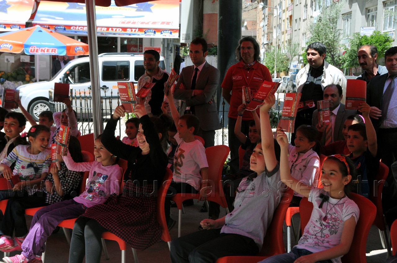 Deprem Tırı Gümüşhane'de 3