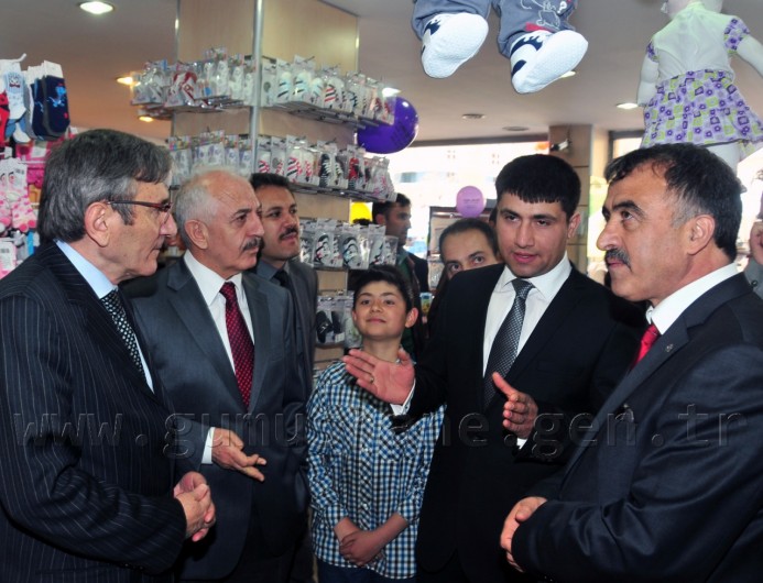 Yumurcak Bebe Ve Giyim Dünyası Açıldı 4