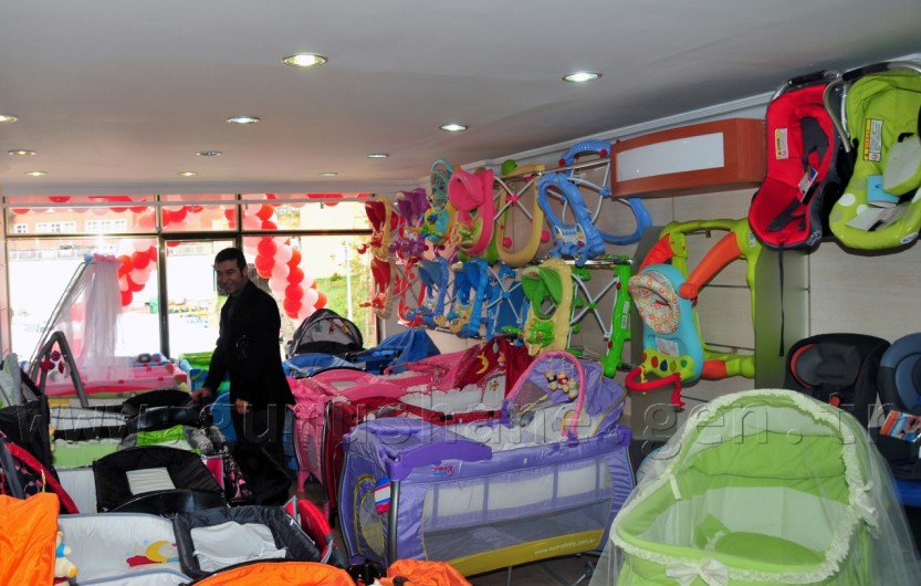 Yumurcak Bebe Ve Giyim Dünyası Açıldı 12