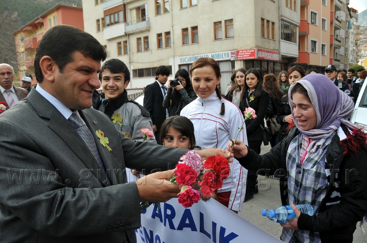 Gümüşhane'de Engelliler Günü Yürüyüşü Yapıldı 4