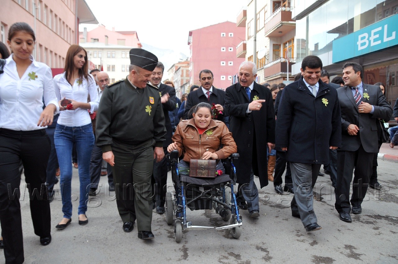 Gümüşhane'de Engelliler Günü Yürüyüşü Yapıldı 7