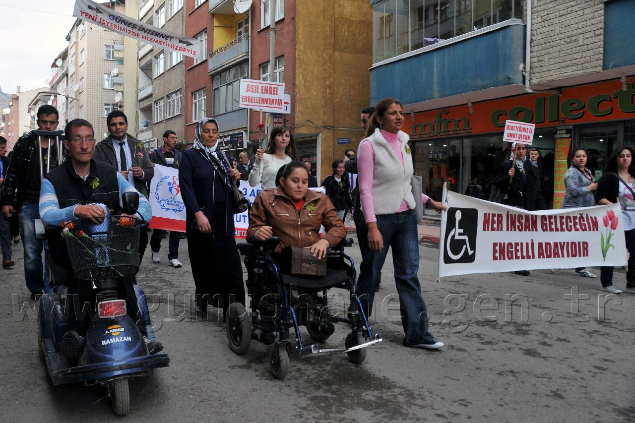 Gümüşhane'de Engelliler Günü Yürüyüşü Yapıldı 16
