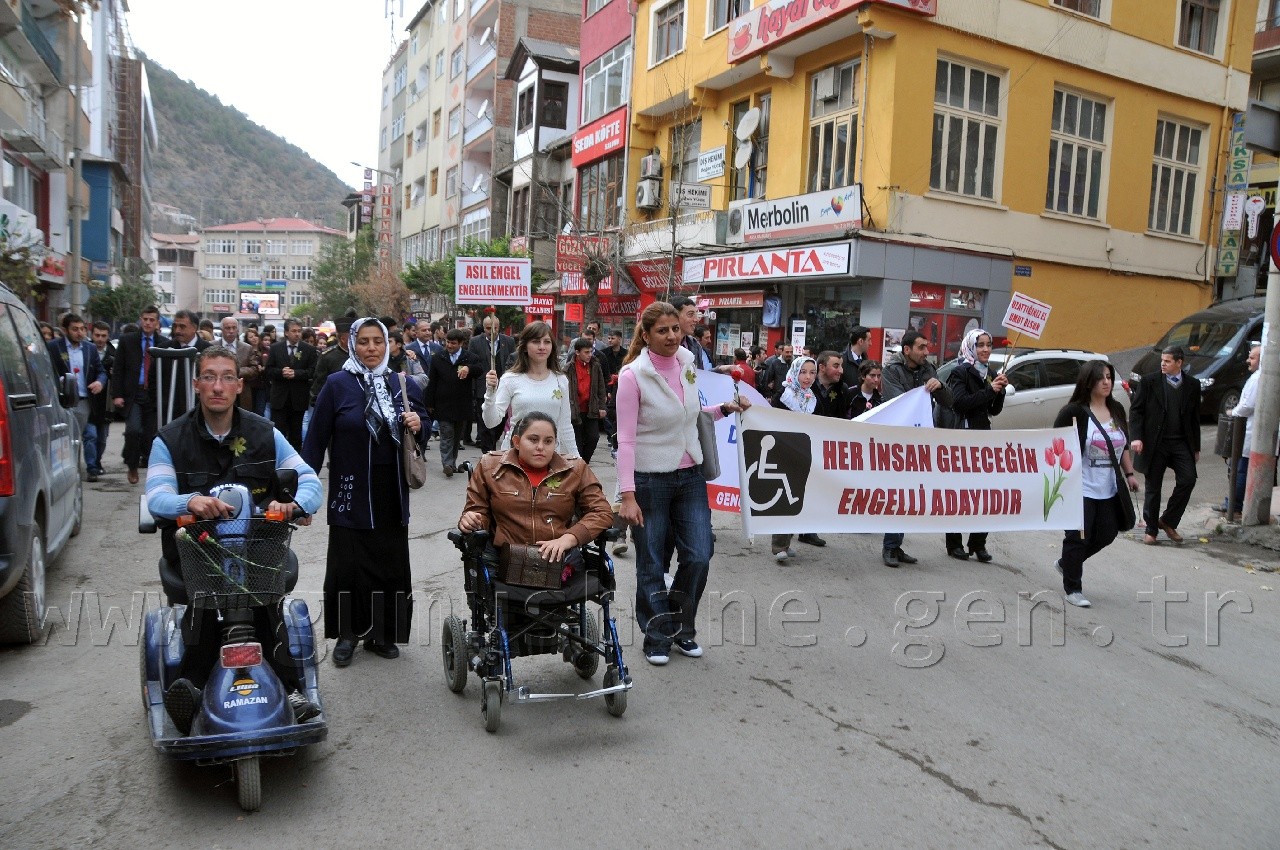 Gümüşhane'de Engelliler Günü Yürüyüşü Yapıldı 9