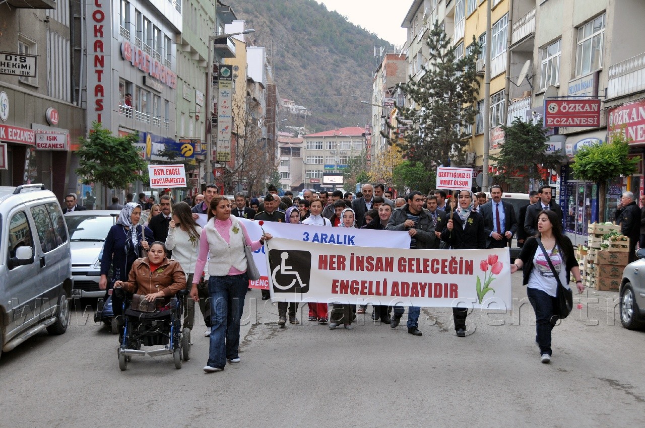 Gümüşhane'de Engelliler Günü Yürüyüşü Yapıldı 10