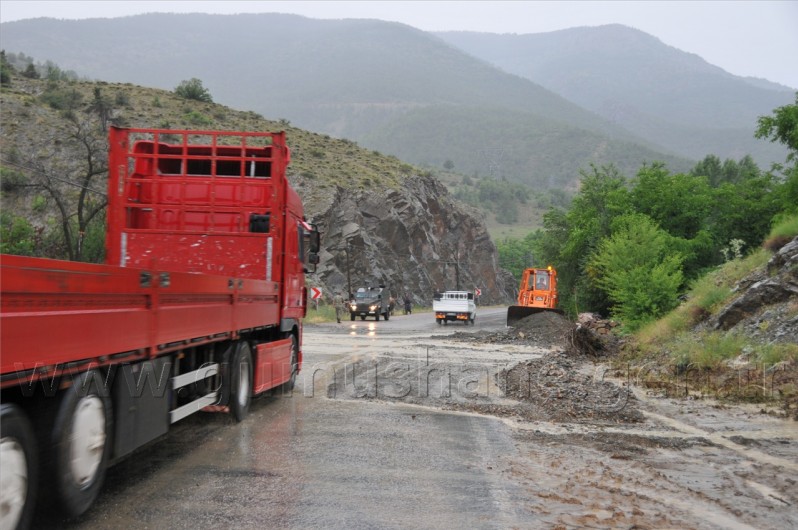 Gümüşhane'yi Etkili Yağış ve Dolu Vurdu   12