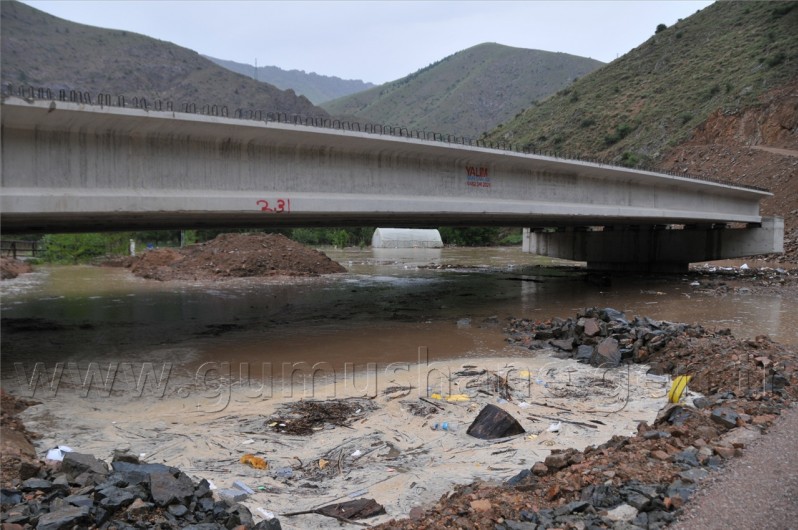 Gümüşhane'yi Etkili Yağış ve Dolu Vurdu   16
