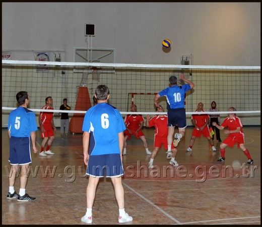 Voleybol'da son gülen Türk Telekom oldu 9