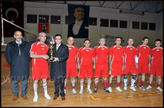 Voleybol'da son gülen Türk Telekom oldu 13