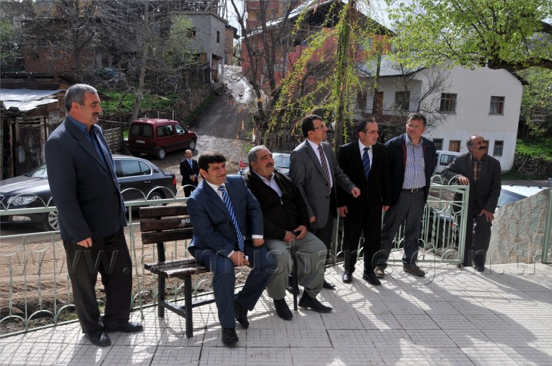 Vali Mayda Köy Gezilerini Sürdürüyor 12