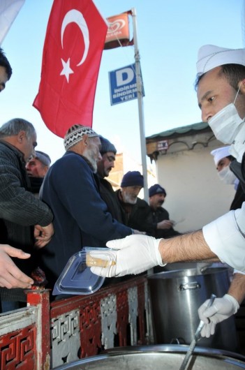 Gümüşhane Belediyesi Bin Kişilik Aşure Dağıttı 5