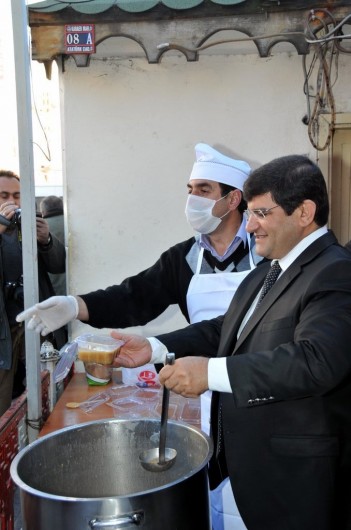 Gümüşhane Belediyesi Bin Kişilik Aşure Dağıttı 9