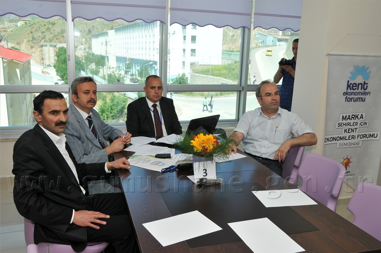 Gümüşhane'de Kent Ekonomileri Forumu Düzenleniyor 8