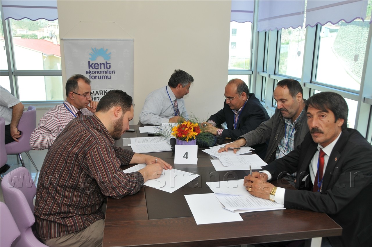 Gümüşhane'de Kent Ekonomileri Forumu Düzenleniyor 11