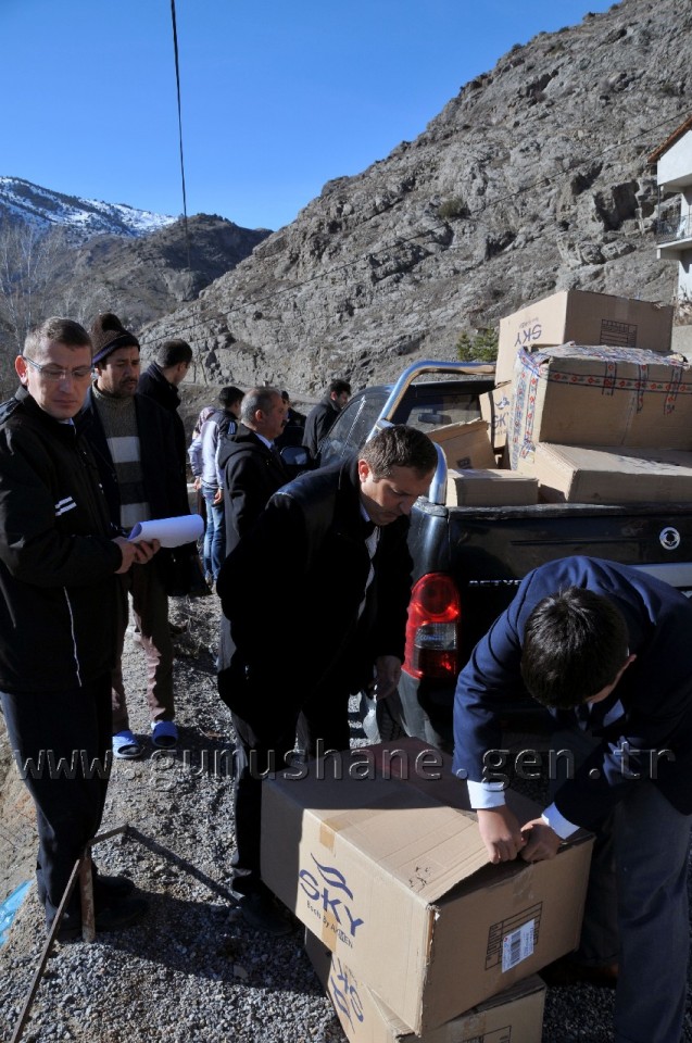 Gümüşhane'de Mültecilere Kışlık Bot Dağıtılıyor 7