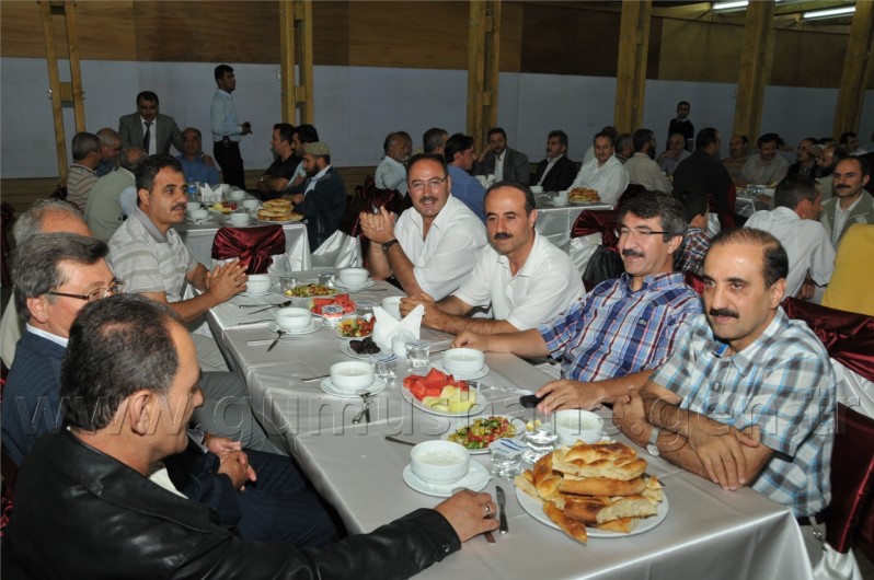 Gümüşhane Belediyesi İftar Yemeği Verdi 7