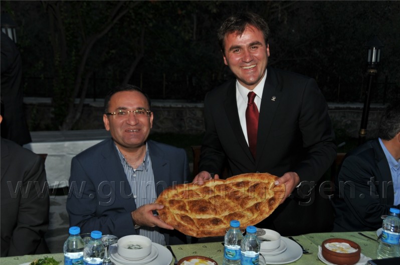 Bekir Bozdağ, Şehit Aileleri ve Gazilerle İftar Yaptı 9