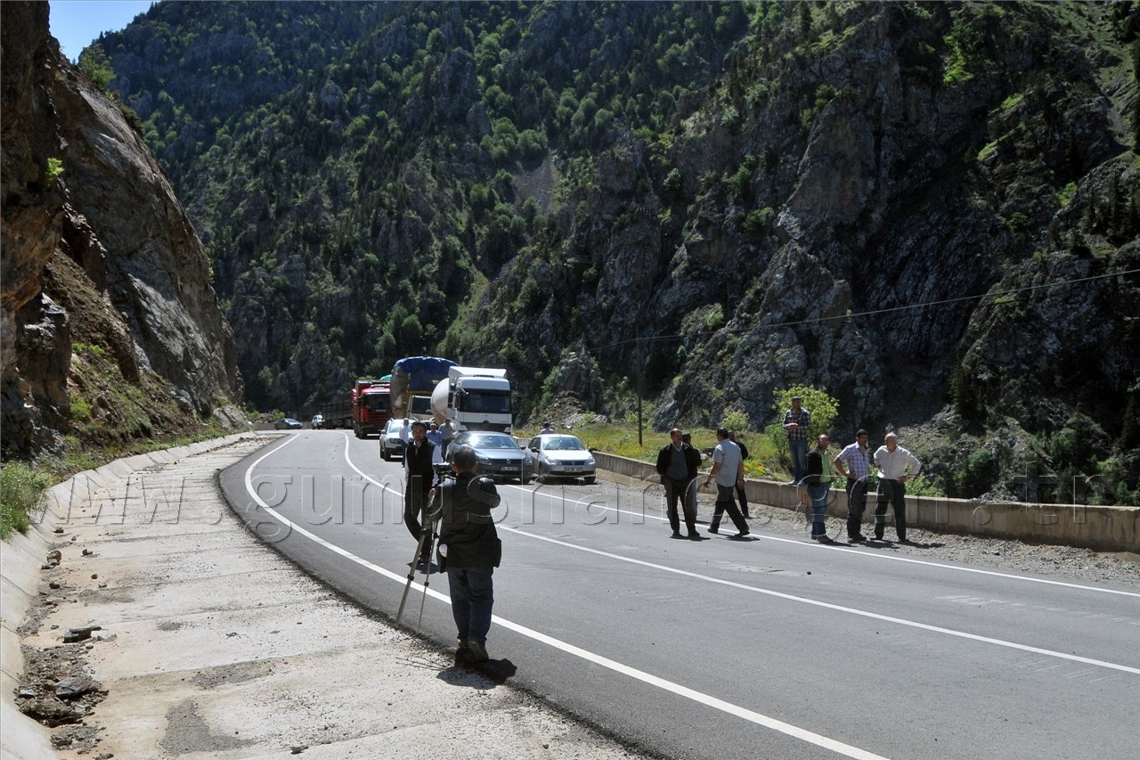 Gümüşhane-Tirebolu Karayolundaki Heyelan 9