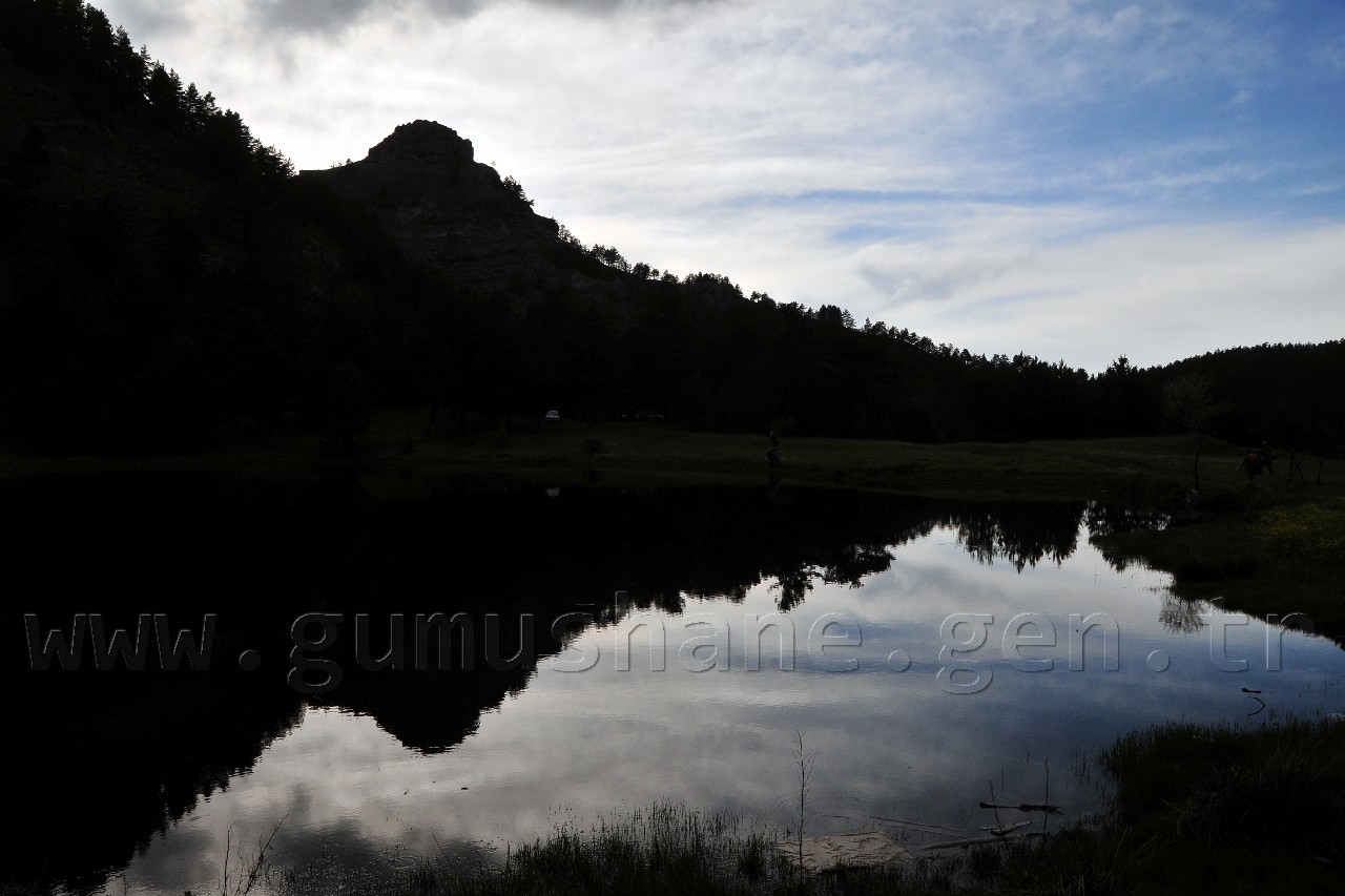 Gümüşhaneli Dağcılar Altınpınar Gölünde Kamp Kurdu 13