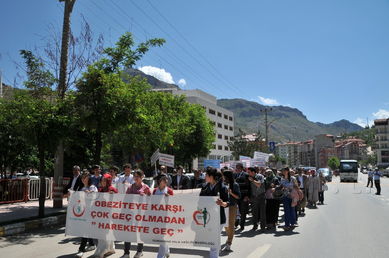 Yüzlerce Kişi Sağlıklı Yaşam İçin Yürüdü 9