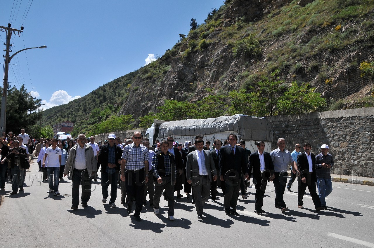 Yüzlerce Kişi Sağlıklı Yaşam İçin Yürüdü 13