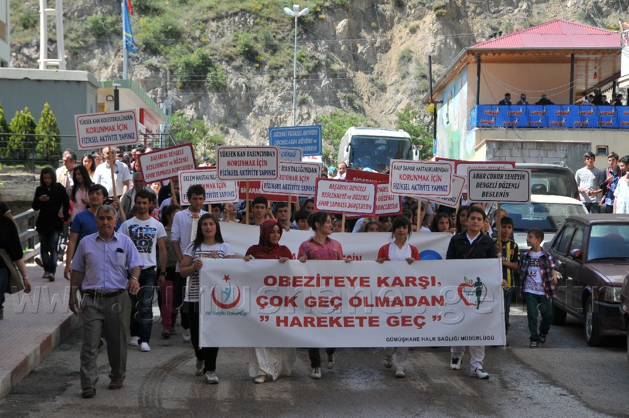 Yüzlerce Kişi Sağlıklı Yaşam İçin Yürüdü 14