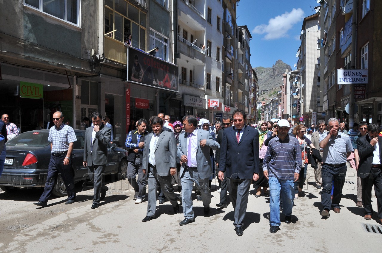 Yüzlerce Kişi Sağlıklı Yaşam İçin Yürüdü 17