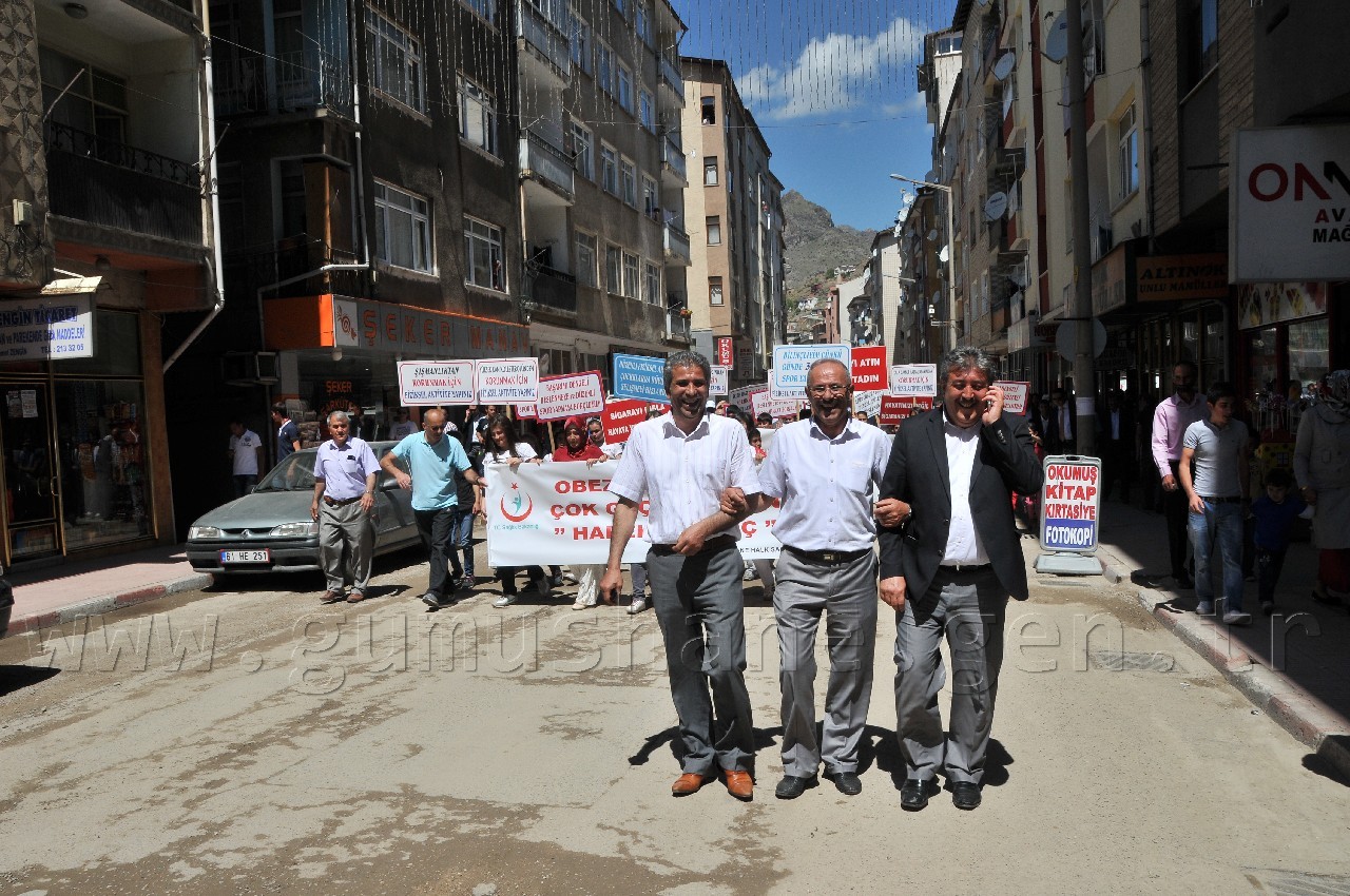 Yüzlerce Kişi Sağlıklı Yaşam İçin Yürüdü 18