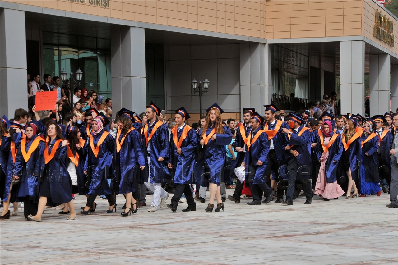 Gümüşhane Üniversitesinde 6. Mezuniyet Coşkusu 15