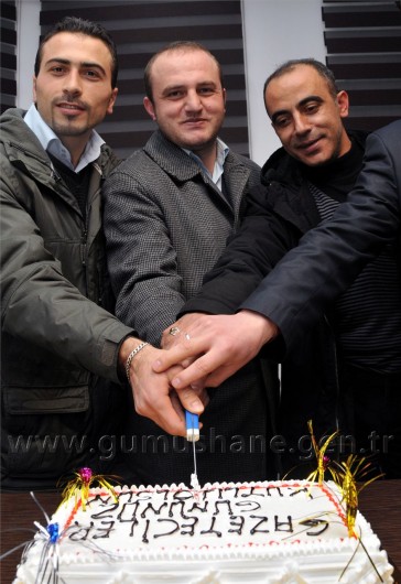 AK Parti'den Gazetecilere Sürpriz Kutlama 4