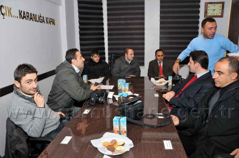 AK Parti'den Gazetecilere Sürpriz Kutlama 7