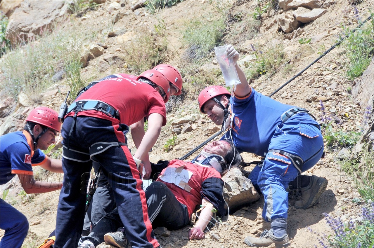 Bölge UMKE Tatbikatı Gümüşhane'de Yapıldı 26