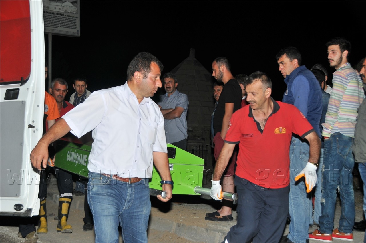 Gümüşhane'de Feci Kaza: 1 Ölü, 3 Yaralı 16