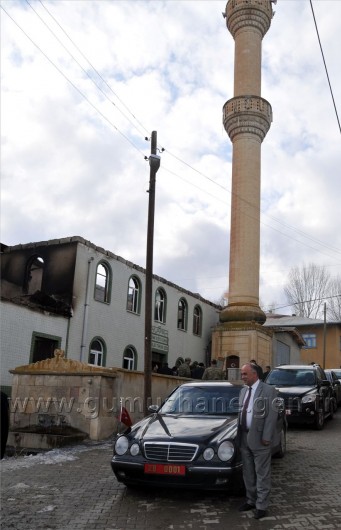 Sadak'ta Tarihi Cami Yangında Kül Oldu 12