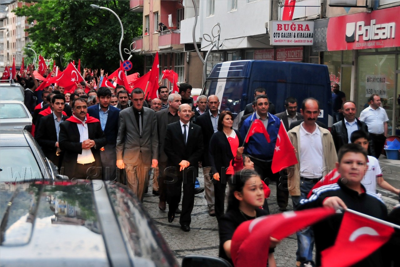 Gümüşhane'de Bayrağa Saygı Yürüyüşü Düzenlendi 12