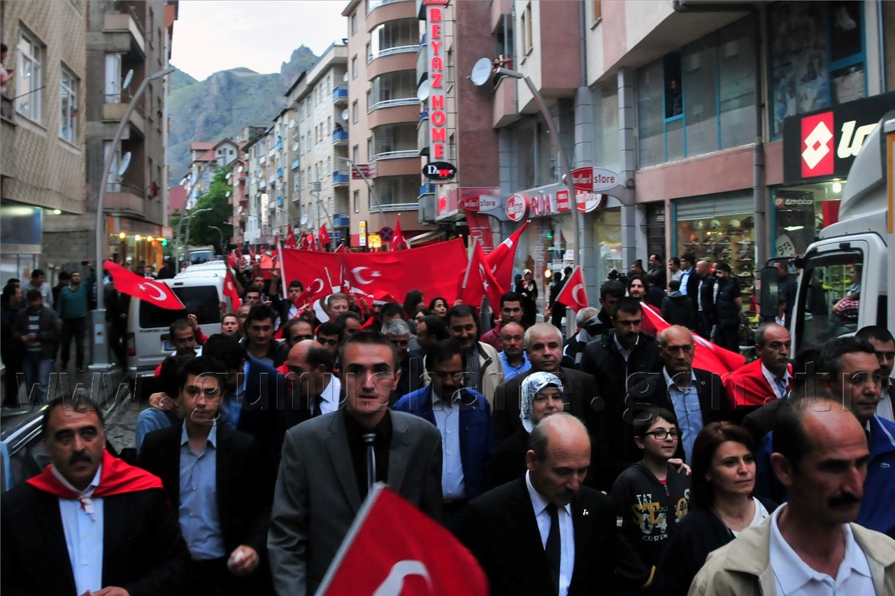 Gümüşhane'de Bayrağa Saygı Yürüyüşü Düzenlendi 13
