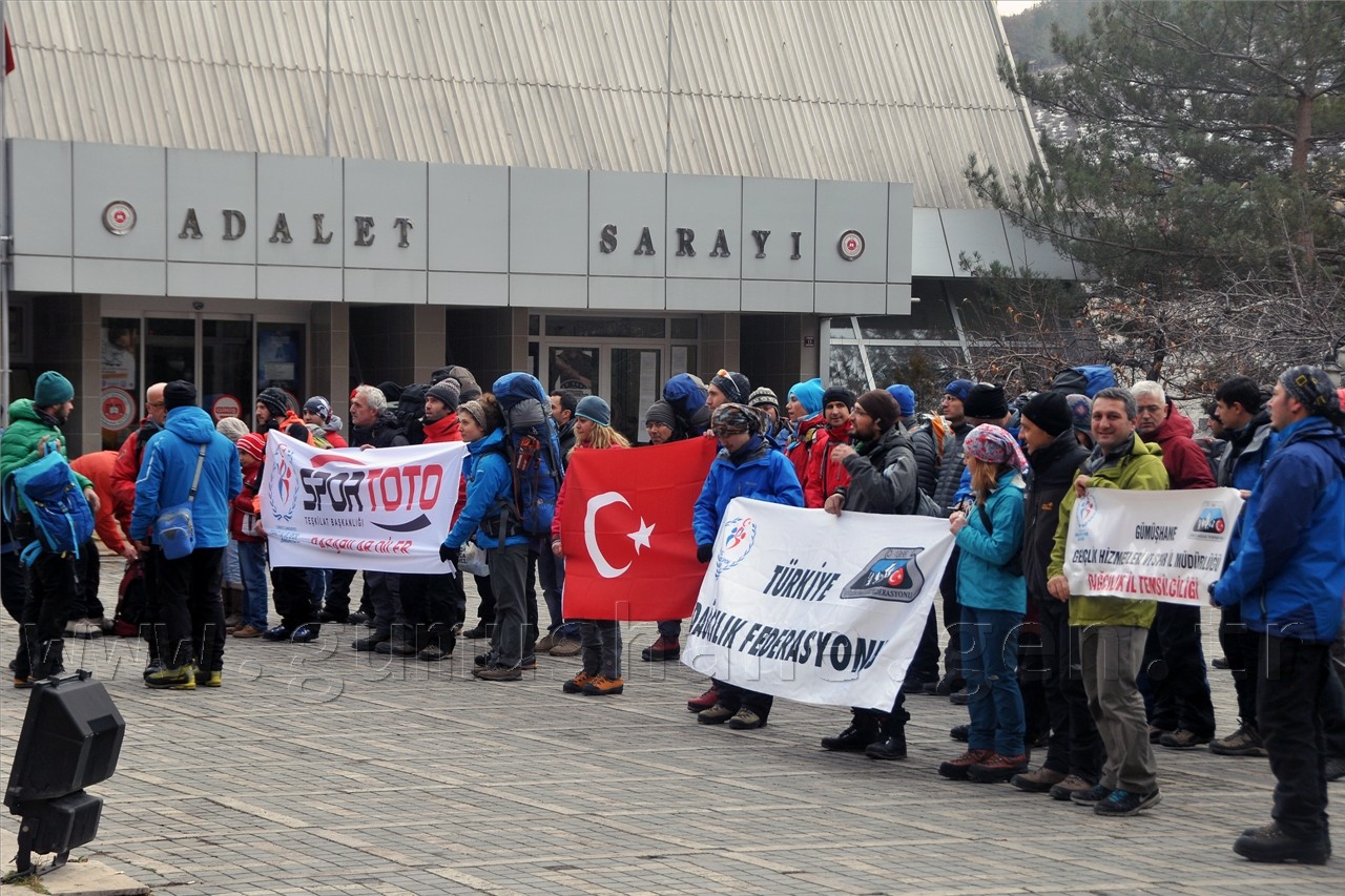 Dağcılar Atatürk Anıtına Çelenk Sundu 6