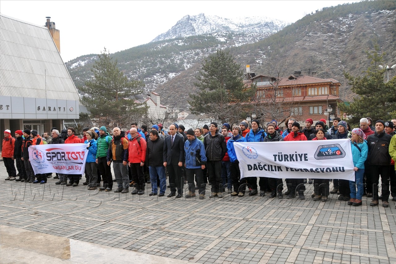 Dağcılar Atatürk Anıtına Çelenk Sundu 7