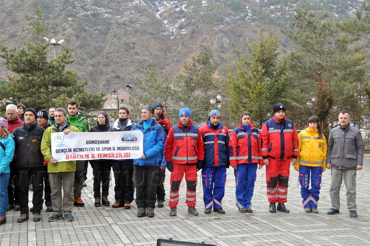 Dağcılar Atatürk Anıtına Çelenk Sundu 8