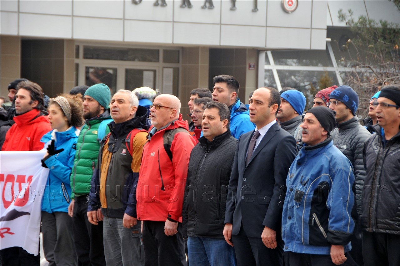 Dağcılar Atatürk Anıtına Çelenk Sundu 9