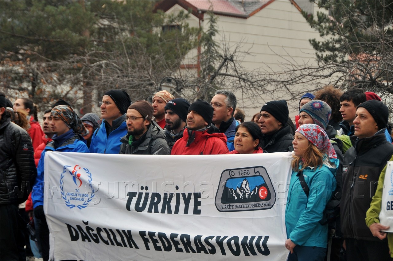 Dağcılar Atatürk Anıtına Çelenk Sundu 10