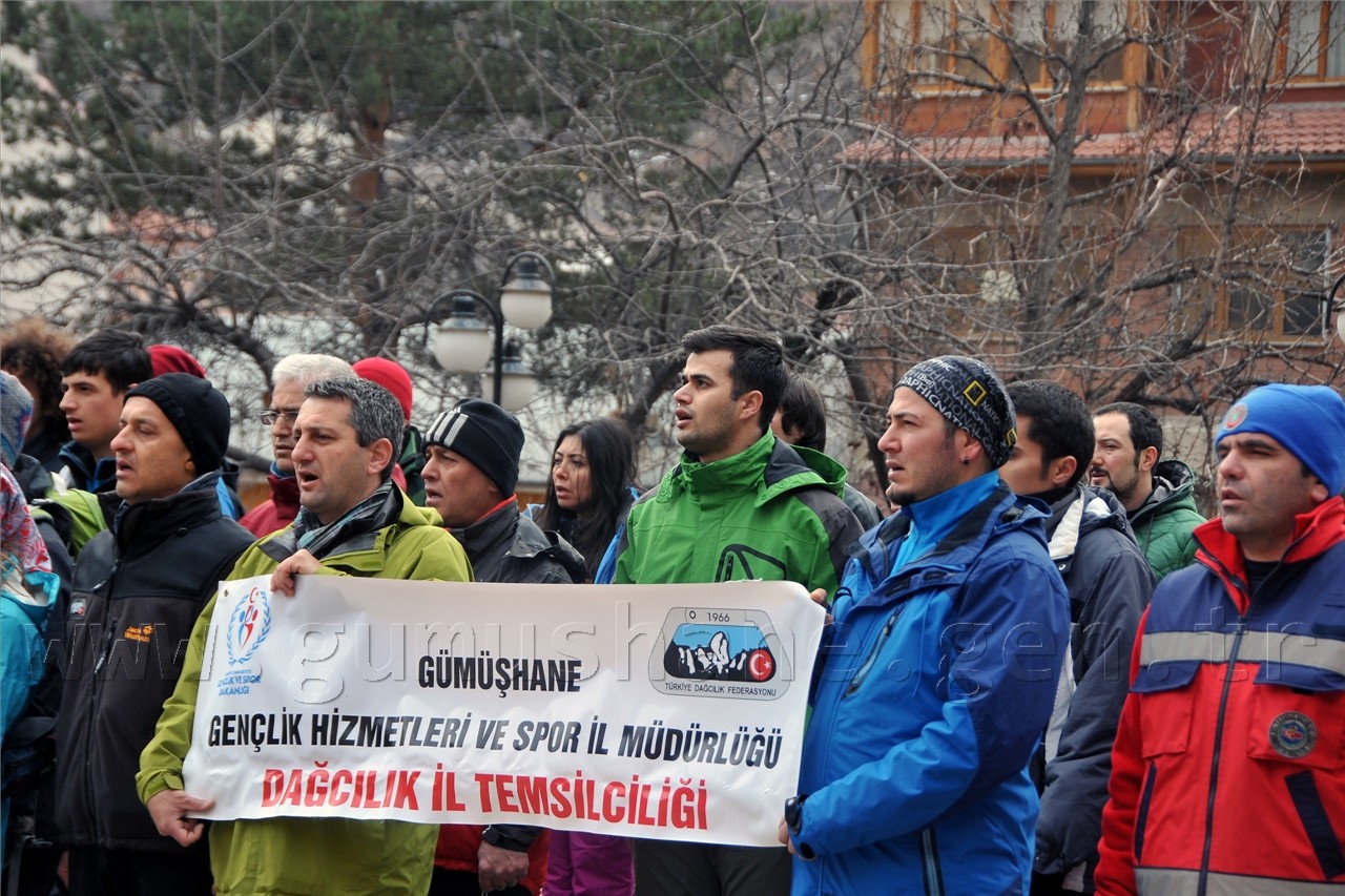 Dağcılar Atatürk Anıtına Çelenk Sundu 11