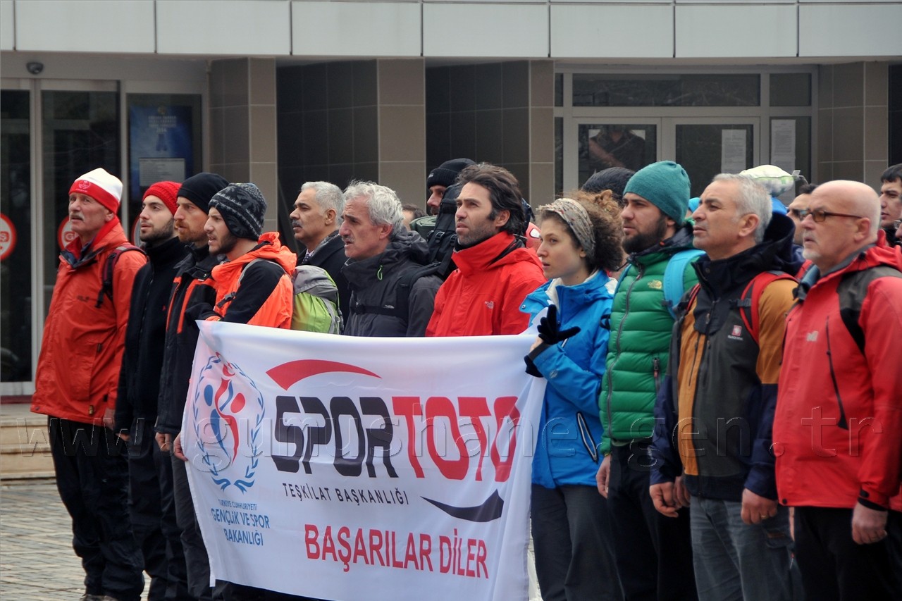 Dağcılar Atatürk Anıtına Çelenk Sundu 12