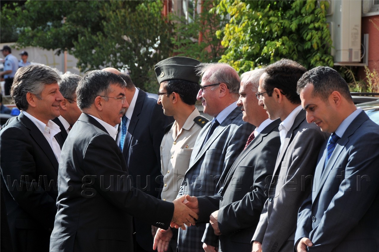 Milli Savunma Bakanı İsmet Yılmaz Gümüşhane'de 8