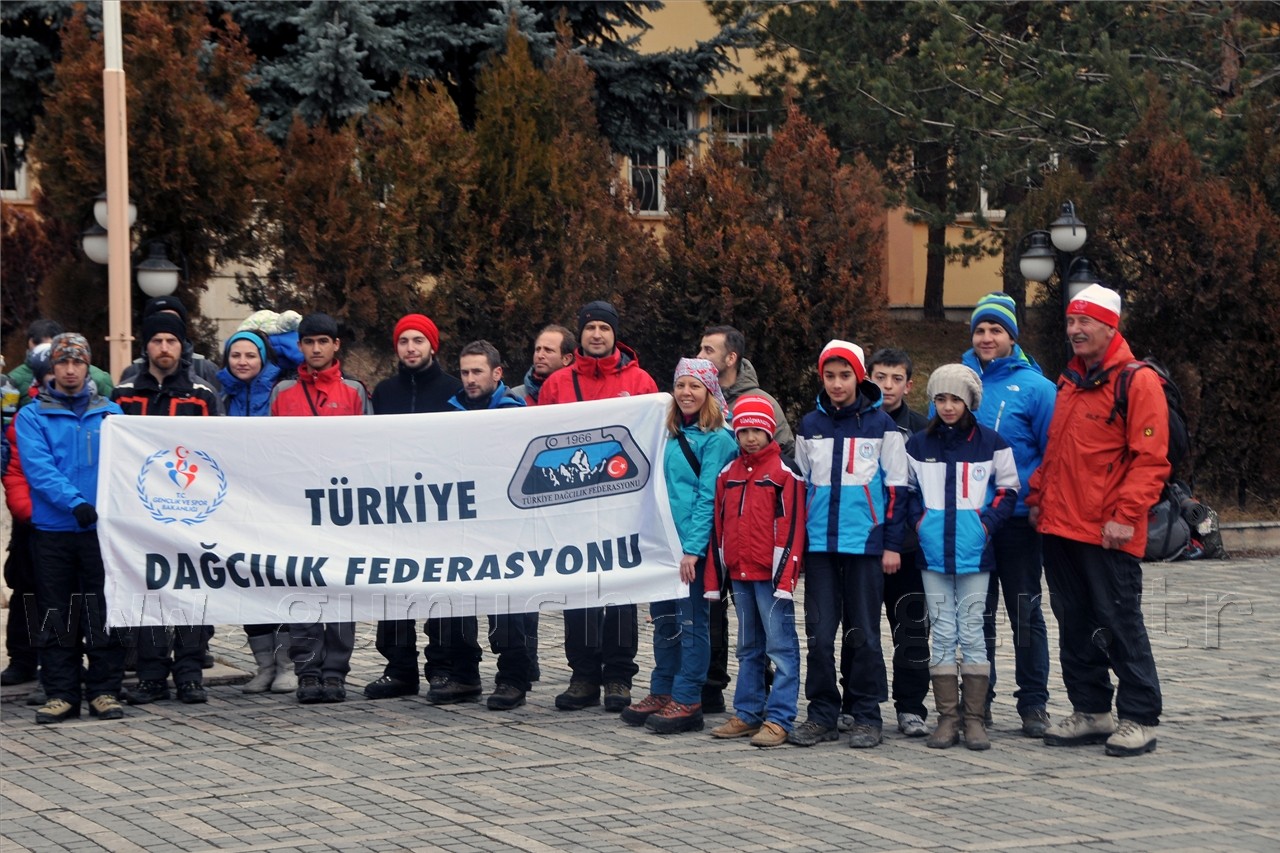 Dağcılar Atatürk Anıtına Çelenk Sundu 15