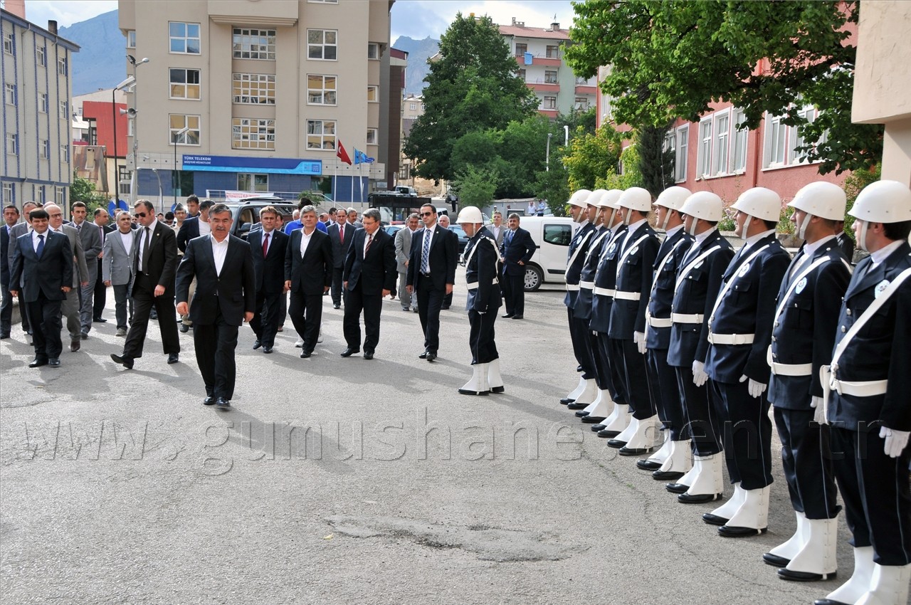 Milli Savunma Bakanı İsmet Yılmaz Gümüşhane'de 9