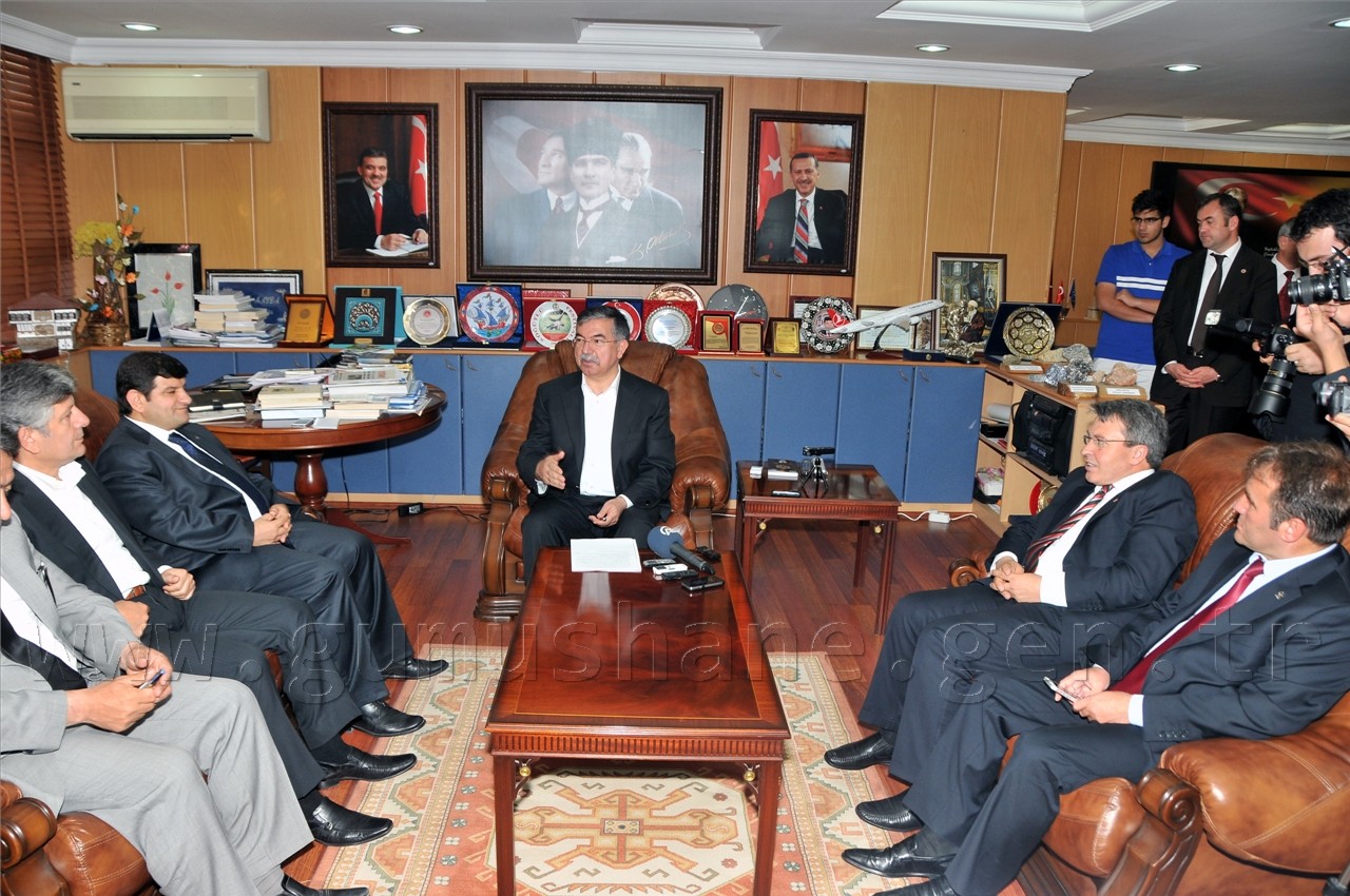 Milli Savunma Bakanı İsmet Yılmaz Gümüşhane'de 15