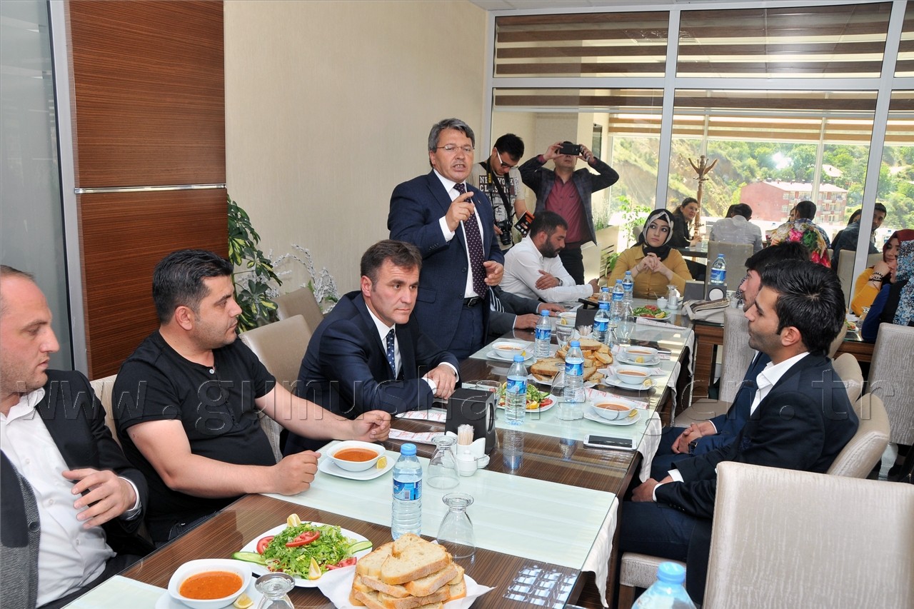 Milletvekili Üstün'den Üniversite Öğrencilerine Teşekkür Yemeği 11