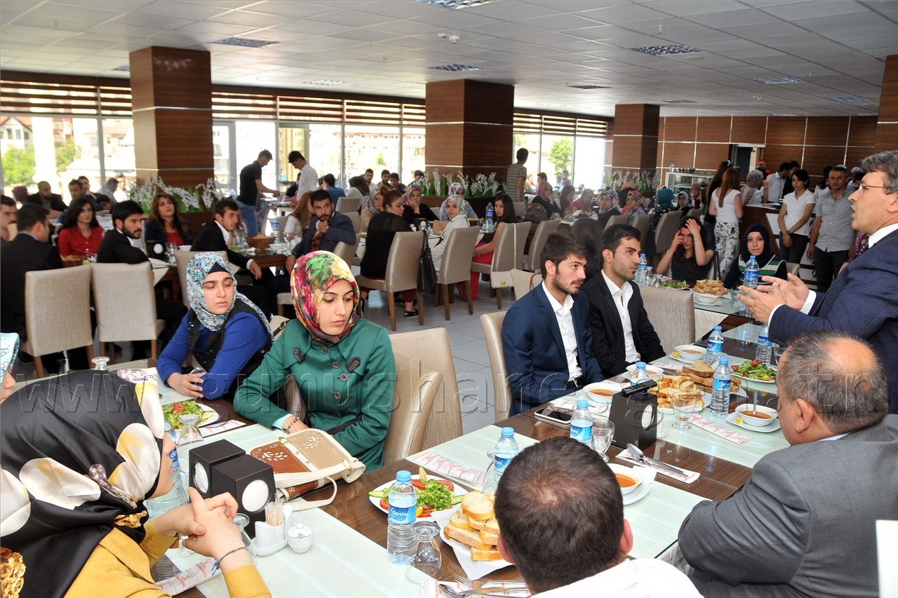 Milletvekili Üstün'den Üniversite Öğrencilerine Teşekkür Yemeği 12