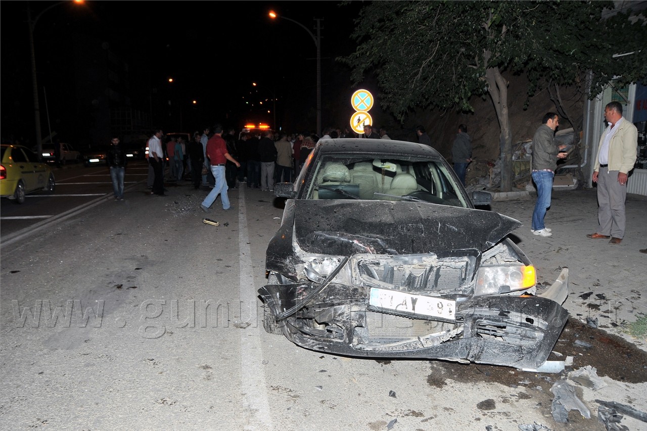 Gümüşhane'de Zincirleme Trafik Kazası 6