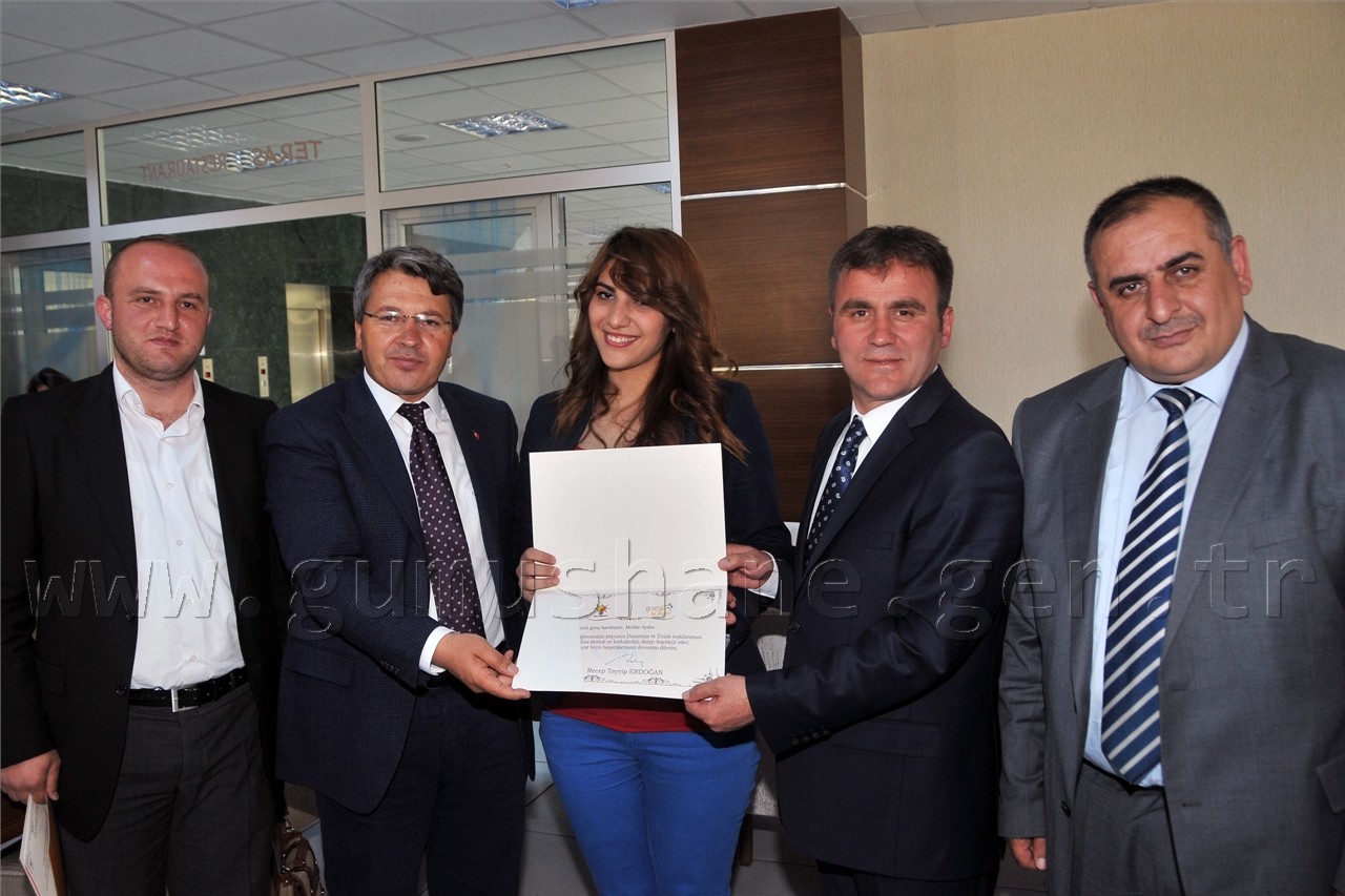 Milletvekili Üstün'den Üniversite Öğrencilerine Teşekkür Yemeği 15